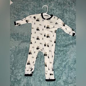 Kyte Baby Zippered Long Sleeve Romper in Black and White Zen Pandas